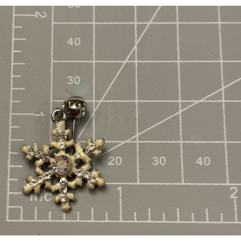 2 VTG Snowflakes Winter and Christmas Jewelry Gold Silver Tone Rhinestone EUC - Picture 7 of 8